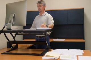 5 Big Benefits of Standing Desks