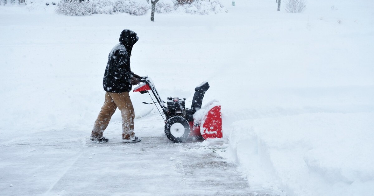 How To Remove Snow From a Driveway Without a Shovel | Bestcovery Review How To Remove Snow From Driveway Without A Shovel How To Remove Snow From a Driveway Without a Shovel | Bestcovery Review - How To Remove Snow From Driveway Without A Shovel